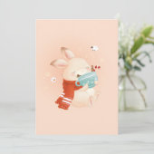 KerstBunny Cuddles - Festive in een Cup Feestdagenkaart (Staand voorkant)