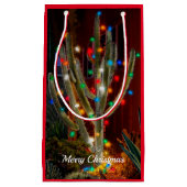 Kerstcactus met gloeiende lampjes met rode tas klein cadeauzakje (Voorkant)