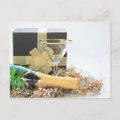 kerstcadeau en fles champagne feestdagenkaart (Voorkant)