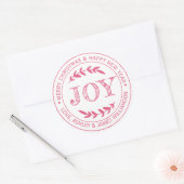 Kerstcadeau-etiket met JOY Merry Christmas Bericht Ronde Sticker (Envelop)