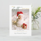 Kerstcadeau Kalligrafie Moderne Groene Baby Foto Aankondiging (Staand voorkant)