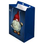 kerstcadeau voor Gnome Gift Medium Cadeauzakje (Voorkant Gekanteld)