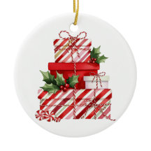 Kerstcadeaustapel met suikerstokstrepen