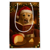 Kerstcadeautas Christmas ft. een gele labrador Medium Cadeauzakje (Voorkant)
