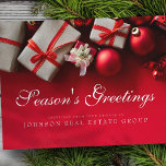 kerstcadeautjes in rood | Groeten van het seizoen Briefkaart<br><div class="desc">Uw zakelijke logo kan hier worden toegevoegd: http://www.zazzle.com/store/selectpartysupplies</div>