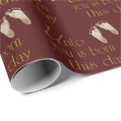 kerstcadeautjes op maroon cadeaupapier (Rol Hoek)