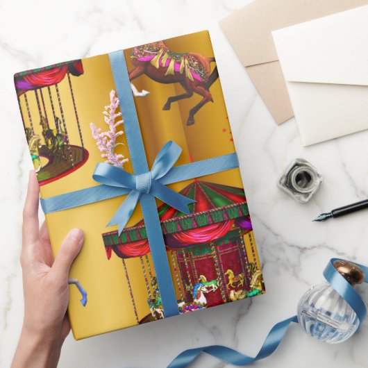 Kerstcarrouselpaarden op goud cadeaupapier (Geschenken)