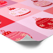 Kerstcontrole - Roze en rode geruite Ornamenten Poster (Hoek)