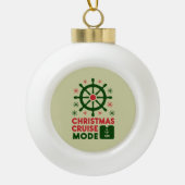 Kerstcruisemodus op schip Kerstmis 2024 Keramische Bal Ornament (Voorkant)