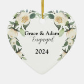 Kerstdecoratie gepersonaliseerd verloofd paar keramisch ornament (Voorkant)