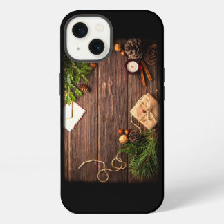 Kerstdecoratie met Barn Wood en Pine iPhone 13 Hoesje