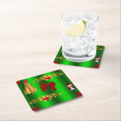 Kerstdecorpties op groen kartonnen onderzetters (Insitu)