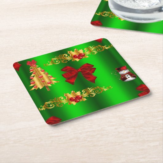 Kerstdecorpties op groen kartonnen onderzetters (Schuin)