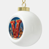 Kerstdorp Letter V Persoonlijke Initiaal Keramische Bal Ornament (Rechts)