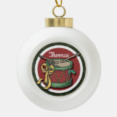 Kerstdrum met Jouw naam Keramische Bal Ornament (Voorkant)