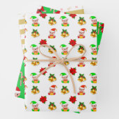 Kerstelf en vrolijke harten op gouden strepen inpakpapier vel (In situ)