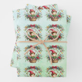 Kerstelf in een bloemenmand inpakpapier vel (In situ)