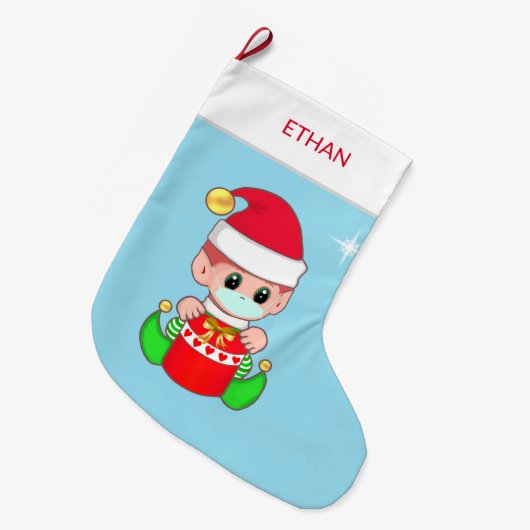 Kerstelf met gezichtsmasker op lichtblauw grote kerstsok (Voorkant (Hangend))