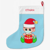 Kerstelf met gezichtsmasker op lichtblauw grote kerstsok (Achterkant)