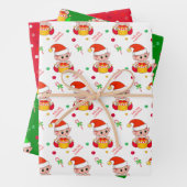 Kerstelf, snoepstok, confetti op groen en rood inpakpapier vel (In situ)