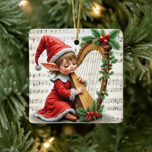 Kerstelf speelt op een harp keramisch ornament (Boom)