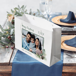 Kerstfamilie foto witte kegel-dennennaam groot cadeauzakje