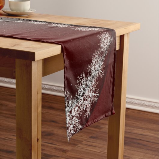 Kerstfeest Crystal Snowflakes Red Rustic Korte Tafelloper (Voorbeeld)