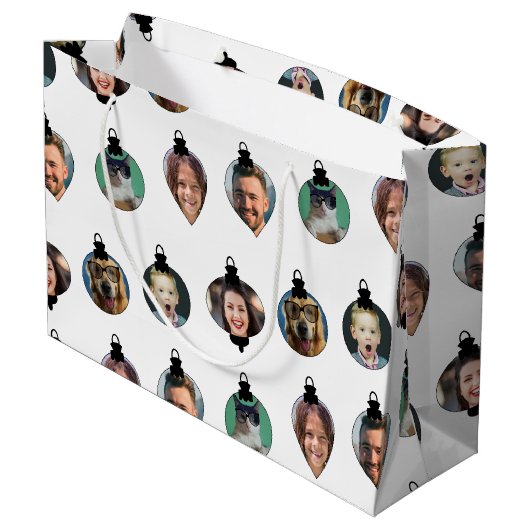 Kerstfeest Funny Familie Foto: witte versieringen Groot Cadeauzakje (Achterkant Gekanteld)