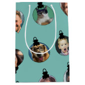 Kerstfeest Funny Family Foto: Ornaments Medium Cadeauzakje (Voorkant)