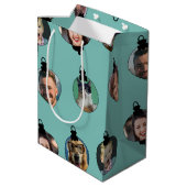 Kerstfeest Funny Family Foto: Ornaments Medium Cadeauzakje (Achterkant Gekanteld)