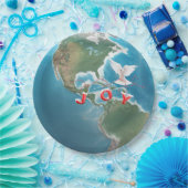 Kerstfeest met witte dove op de wereld papieren bordje (Feest)