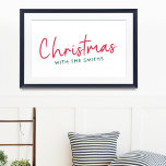 Kerstfeest | Moderne minimalistische familienaam Poster<br><div class="desc">Eenvoudig,  stijlvol "Kerstmis met de ()" citeer poster in moderne,  minimalistische typografie in feestrood en groen. Het ontwerp kan gemakkelijk worden aangepast met uw familienaam/-namen,  jaar of eigen speciale groet voor superske feestdagen op maat!</div>