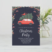 Kerstfeest rode auto & groene dennen besneeuwd kaart (Staand voorkant)