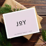 kerstfeest | Zachte Lila Paarse minima Feestdagen Kaart<br><div class="desc">Eenvoudige, stijlvolle, trendy "vreugde" gevouwen vakantiekaart met een moderne, minimalistische typografie in het zwart op een lila paarse roze pastelachtergrond, voorzien van een eenvoudige witte rand. De naam en het jaar kunnen eenvoudig worden aangepast voor een persoonlijke aanraking. Een bizarre, minimale kerstkaart om uit de menigte te te komen! #christmas...</div>