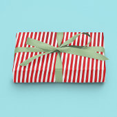 Kerstfeestdag Eenvoudig rood gestreept feestelijk Cadeaupapier