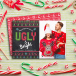 Kerstfeestdag Foto Ugly Sweater Chalkboard Feestdagenkaart<br><div class="desc">"Moge al je truien lelijk en helder zijn." Viel de feestdagen in "stijl" met je lelijkste, smakelijke kerstzweet! Aan de linkerkant, schattige, witte bomen, rendieren, ornamenten, en speelse 'sweater' typografie in rood, groen en aqua blauw, bedekken een krijtbordachtergrond. Je aangepaste foto staat rechts. Een wit billijk roosterpatroon van bomen, rendieren...</div>