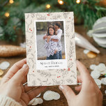 kerstfeestdag fotokaart feestdagenkaart<br><div class="desc">Met de  kerstkaart is uw favoriete foto voorzien van een scriptwoord "Kerst van de Merriest" en een moderne typografie voor de familienaam met het kerstblad. Op de achterkant van de kaart staan decoratieve rode stippen. Stuur me een e-mail naar JMR._Designs@yahoo.com als je hulp nodig hebt of speciale verzoeken hebt.</div>