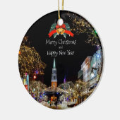 Kerstfeestdag, glans en luisteren keramisch ornament (Links)