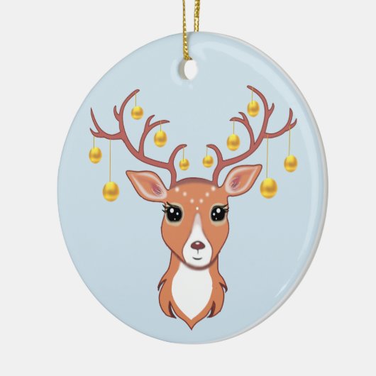 Kerstfeestdag Golden Deer op lichtblauw Keramisch Ornament (Links)