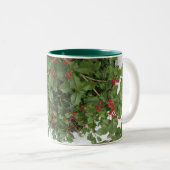 Kerstfeestdag in Holly en Berries Tweekleurige Koffiemok (Voorkant rechts)