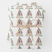 kerstfeestdag met kat kerstboomkat met kerstmis inpakpapier vel (In situ)