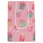 Kerstfeestdag met roze Cadeaus in de kleur Cute &  Medium Cadeauzakje (Achterkant)