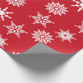 Kerstfeestelijke rode en witte sneeuwvlokken cadeaupapier (Hoek)