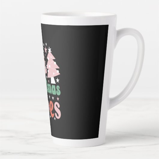 Kerstfeestjes met kerstcadeaus latte mok (Rechts)