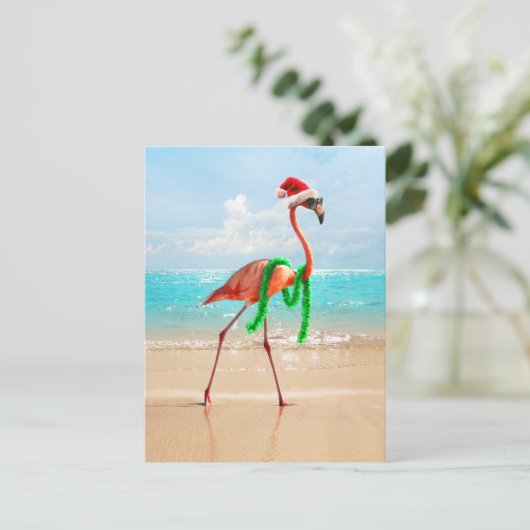 Kerstflamingo op het strand uitnodiging briefkaart (Staand voorkant)
