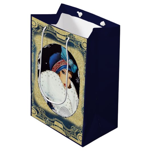Kerstflappermeisje grote witte bontjas medium cadeauzakje (Voorkant Gekanteld)