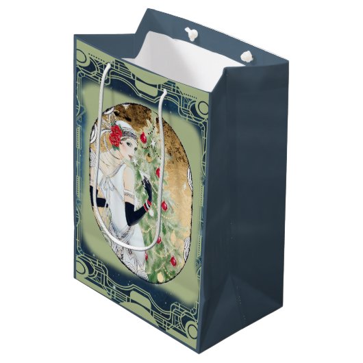 Kerstflappermeisje met drank en boom medium cadeauzakje (Voorkant Gekanteld)