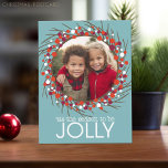 kerstfoto feestdagenkaart<br><div class="desc">Een boerderijblauw met een bessen met een foto-lijst. Een modern manuscript wordt gebruikt voor de Prettige feestdagen. Een kerstgroet - Moge uw dagen vrolijk en helder zijn - aan de kant van het briefkaart met een gebied voor familiehandtekening en groet.</div>