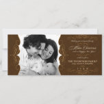 kerstfoto met Chocolade Brown Feestdagenkaart<br><div class="desc">Deze , getextureerde chocoladebruine en roomkleurige fotokaart is perfect voor het verzenden van je kerstnoten met elegantie en flair, met "Wishing you a Merry Kerstmis & a Happy New Year, with love from [your family name]" in een , slim gouden script. Standaard gedrukt op het dikke roomvilt papier dat door...</div>