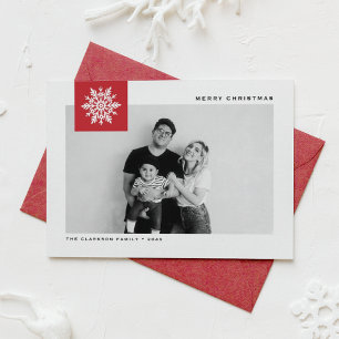 Kerstfoto met fantasierijke sneeuwvlok in het rood feestdagenkaart